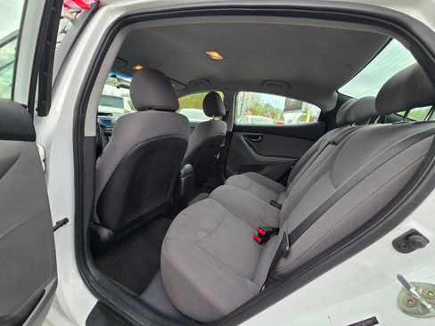 Used 2015 Hyundai Elantra SE FWD image 25