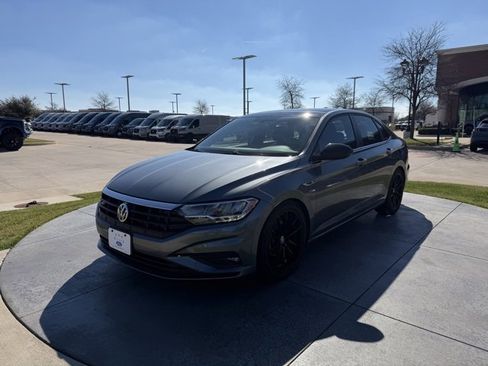 Used 2020 Volkswagen Jetta R-Line w/ R-Line Cold Weather Package image 3