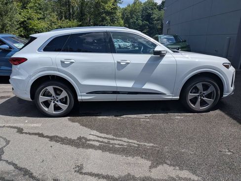 Used 2025 Audi Q5 Premium Plus w/ Premium Plus AWD/4WD image 2