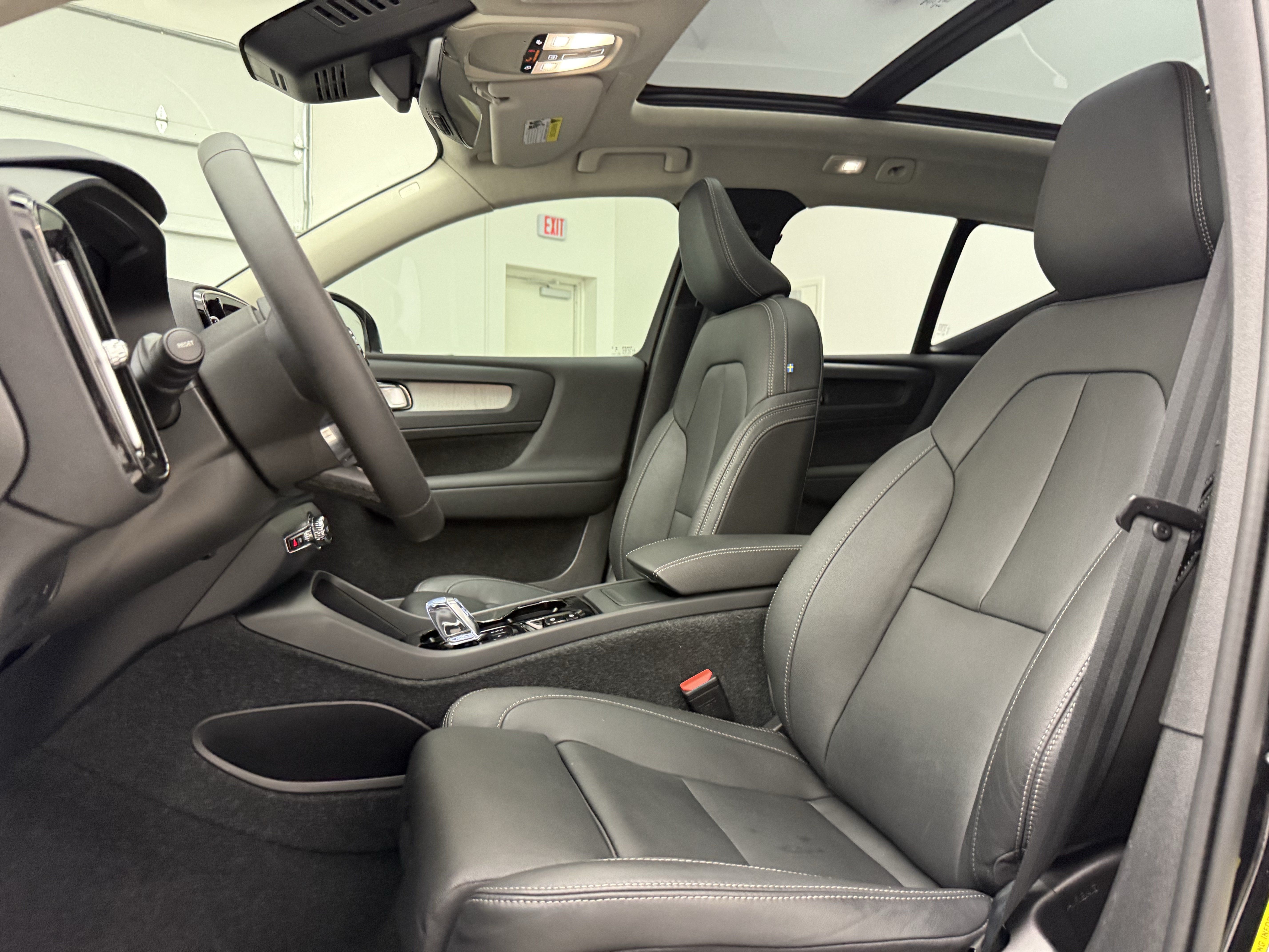 Certified 2024 Volvo XC40 B5 Plus w/ Protection Package Premier AWD/4WD image 13