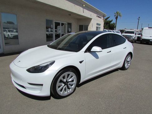 Used 2023 Tesla Model 3 Standard Range RWD image 5