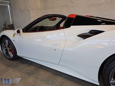 Used 2019 Ferrari 488 Spider image 11