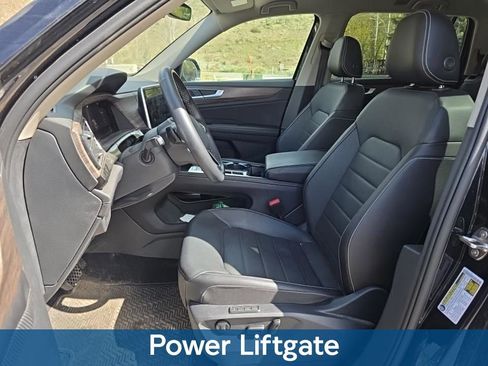 Used 2025 Volkswagen Atlas SEL AWD/4WD image 10