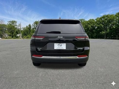 Used 2024 Jeep Grand Cherokee Laredo AWD/4WD image 7