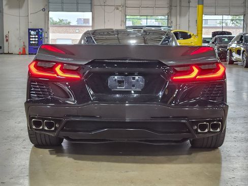 Used 2021 Chevrolet Corvette Stingray Coupe w/ Z51 Performance Package RWD image 10