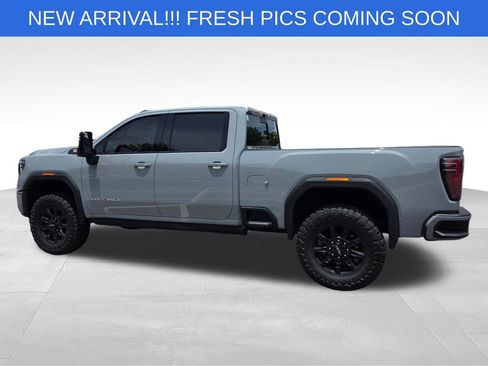 Used 2024 GMC Sierra 2500 AT4 w/ AT4 Premium Plus Package AWD/4WD image 4