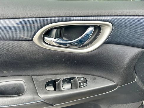 Used 2018 Nissan Sentra SR w/ Technology Package FWD image 18