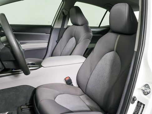 Used 2024 Toyota Camry LE image 22