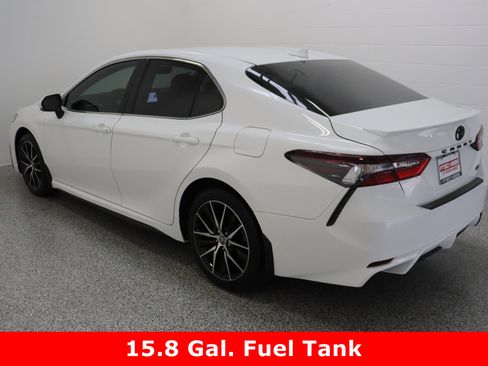 Used 2024 Toyota Camry SE image 9