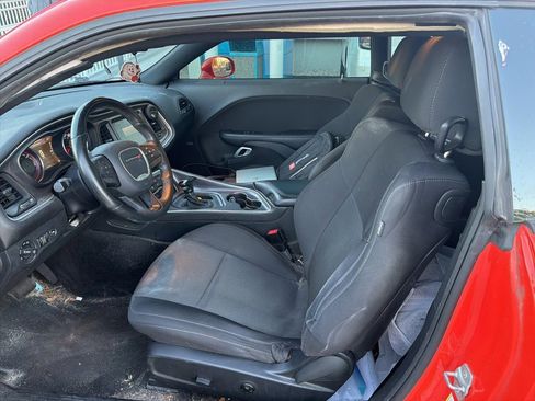 Used 2016 Dodge Challenger R/T image 8