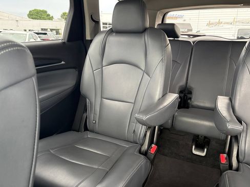 Used 2019 Buick Enclave Essence FWD image 12