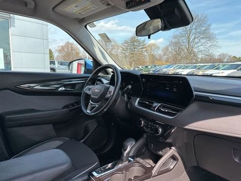 Used 2024 Chevrolet TrailBlazer LT w/ LT Cold Weather Package image 16