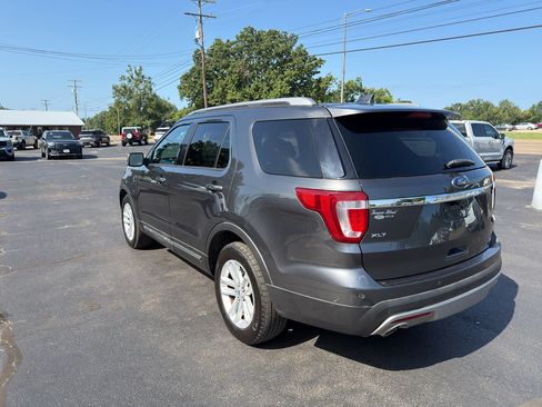 Used 2017 Ford Explorer XLT w/ Equipment Group 202A FWD image 7