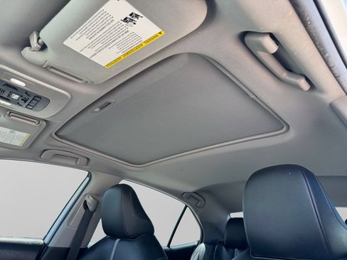Used 2020 Toyota Camry SE w/ Sunroof Package FWD image 18