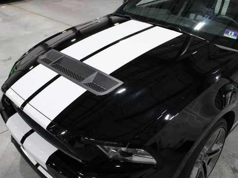 Used 2010 Ford Mustang Shelby GT500 image 30