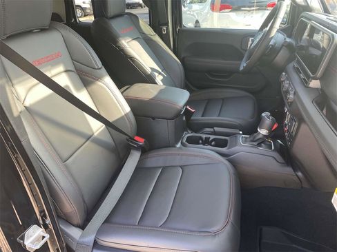 New 2025 Jeep Gladiator Rubicon w/ Convenience Group image 32