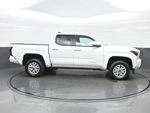 Used 2025 Toyota Tacoma SR5 AWD/4WD image 7