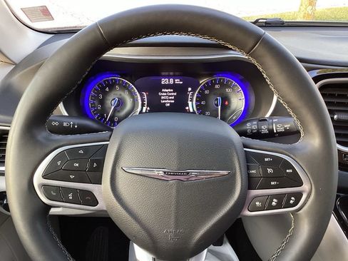 Used 2023 Chrysler Pacifica Touring-L FWD image 29