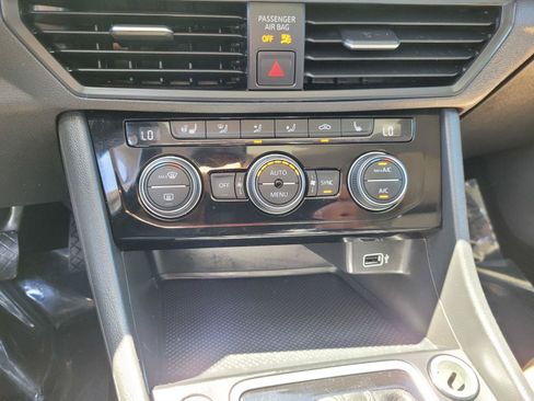 Used 2019 Volkswagen Jetta SEL w/ Cold Weather Package FWD image 27