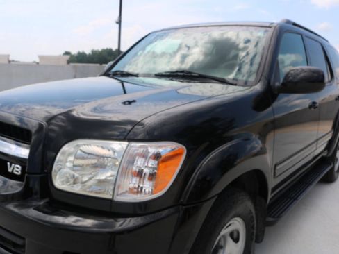 Used 2006 Toyota Sequoia SR5 RWD image 15