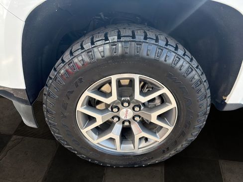 Certified 2022 GMC Canyon AT4 w/ Trailering Package AWD/4WD image 9