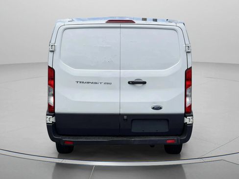 Used 2018 Ford Transit 250 130 Low Roof RWD image 5