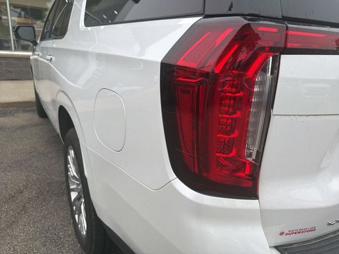 Used 2023 GMC Yukon XL Denali AWD/4WD image 5