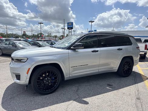 Used 2023 Jeep Grand Cherokee L Summit AWD/4WD image 4