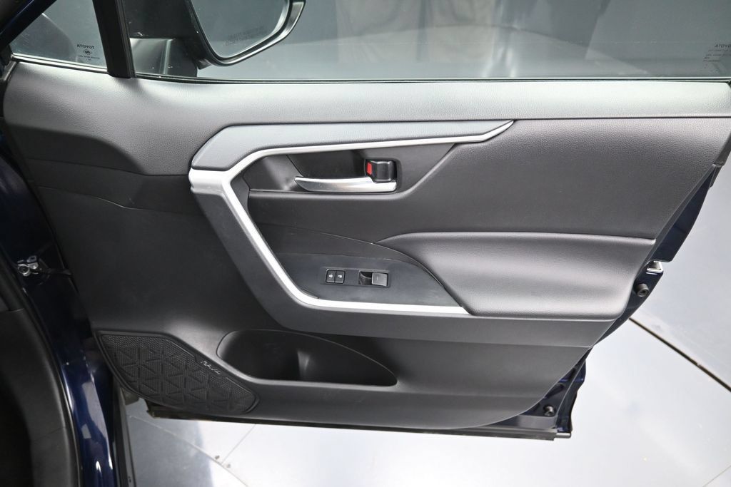 Certified 2025 Toyota RAV4 XLE AWD/4WD image 33