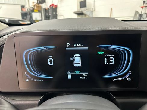 Used 2025 Kia Niro LX FWD image 10