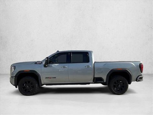 Used 2024 GMC Sierra 2500 AT4 w/ AT4 Preferred Package image 9