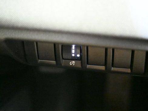 Used 2025 Subaru Outback Premium AWD/4WD image 44