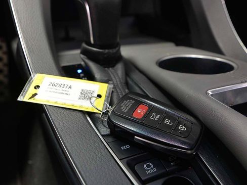 Used 2019 Toyota Avalon XSE w/ All Weather Liner Package FWD image 18
