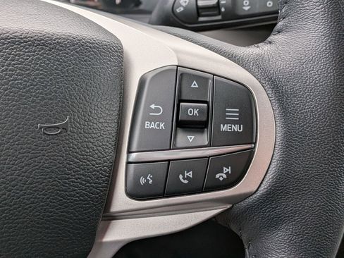 Used 2023 Ford Explorer XLT image 30