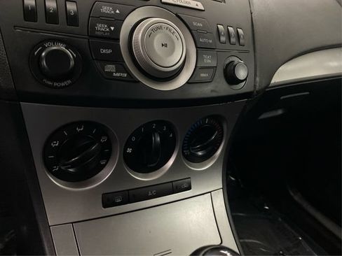 Used 2010 MAZDA MAZDA3 i Touring FWD image 29