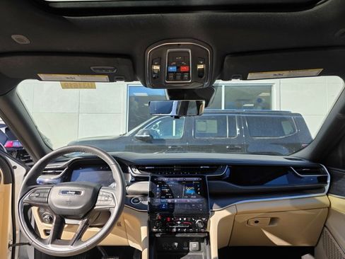 Used 2022 Jeep Grand Cherokee Limited 4xe w/ Luxury Tech Group II image 4