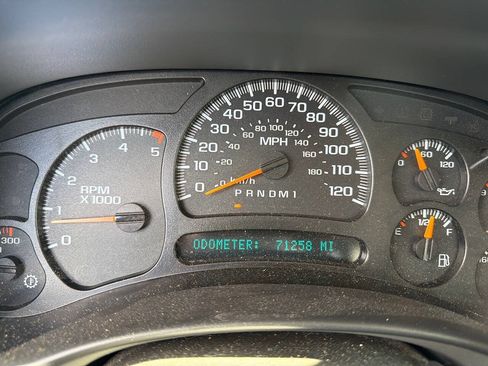 Used 2006 Chevrolet Silverado 2500 LT w/ Heavy-Duty Power Package AWD/4WD image 2