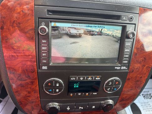 Used 2010 Chevrolet Suburban LTZ AWD/4WD image 39