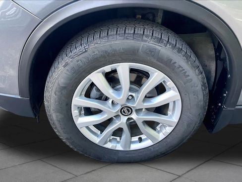 Used 2018 Nissan Rogue SV AWD/4WD image 11
