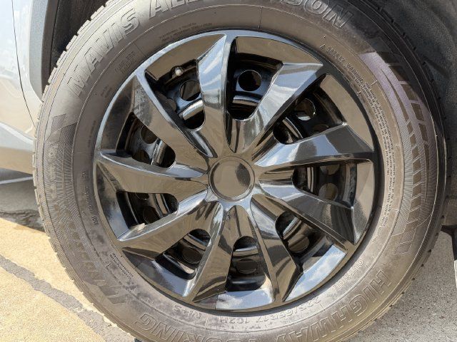 Used 2021 Toyota RAV4 LE FWD image 9