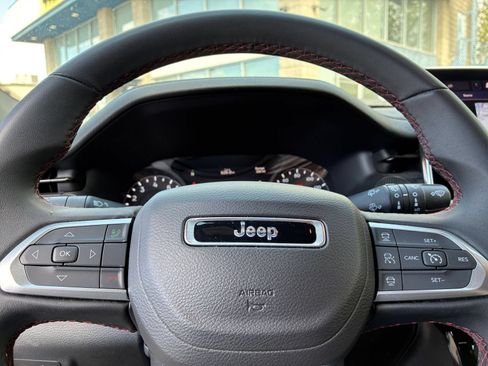 Used 2025 Jeep Compass Trailhawk AWD/4WD image 27