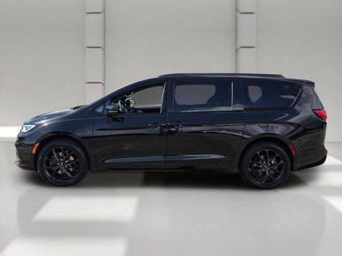 Used 2024 Chrysler Pacifica Touring-L w/ S Appearance Package AWD/4WD image 2