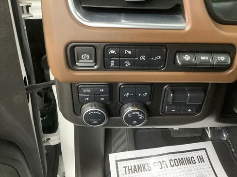Used 2021 Chevrolet Suburban High Country image 15