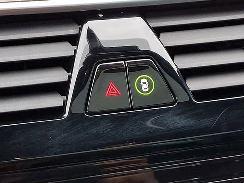 Used 2021 BMW 530e w/ Parking Assistance Package image 34