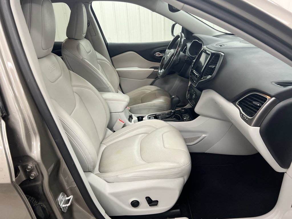 Used 2019 Jeep Cherokee Limited AWD/4WD image 21