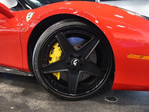 Used 2019 Ferrari 488 Spider RWD image 10