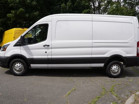 Used 2023 Ford Transit 250 Medium Roof AWD image 4