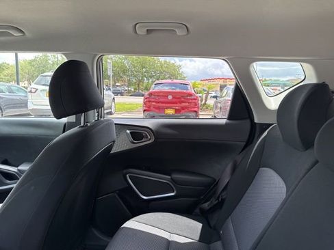 Used 2025 Kia Soul LX w/ LX Technology Package FWD image 20