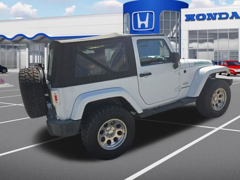 Used 2017 Jeep Wrangler Sahara w/ Connectivity Group image 17