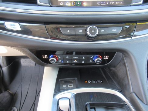 Used 2024 Buick Enclave Premium w/ Experience Buick Package FWD image 28